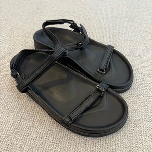 Liberte Kyoto Sandal size 39